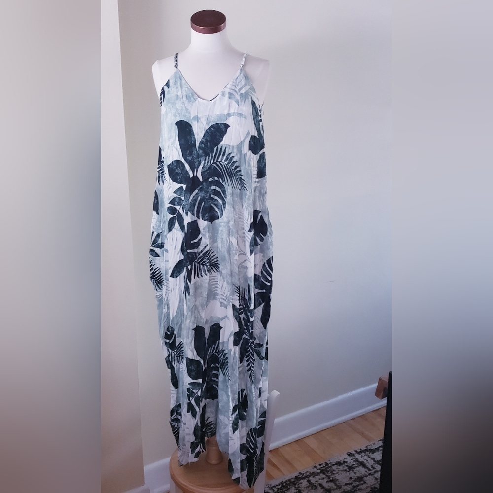 🏷Oversized Monstera Print Assymetrical Maxi Dress - M